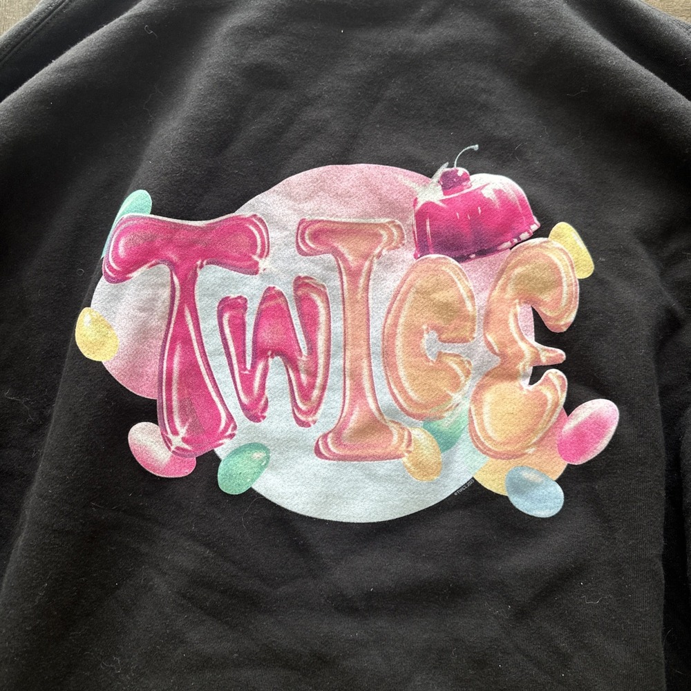 OFFICIAL TWICE 5TH WORLD TOUR MERCH - BLACK AND PINK HEART HOODIE SIZE LARGE JYP - Picture 7 of 7